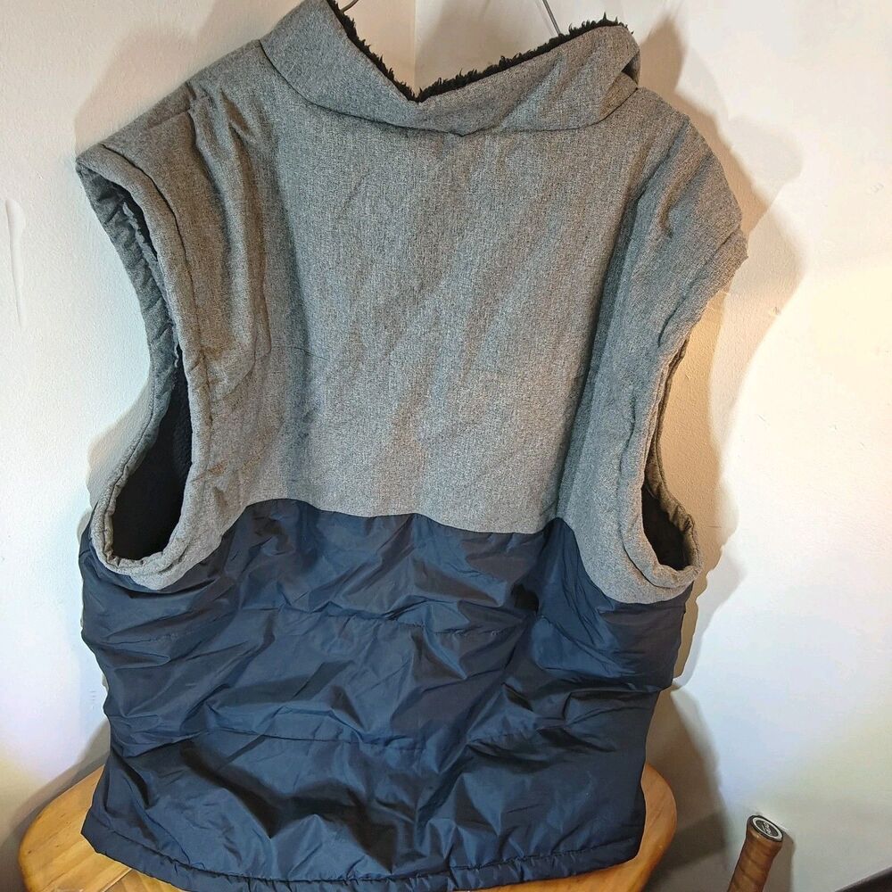 EUC Mens Winston Faux Fur Lined Vest Size 3XL Full Zip Front Pockets Gray & Blue - Picture 4 of 9